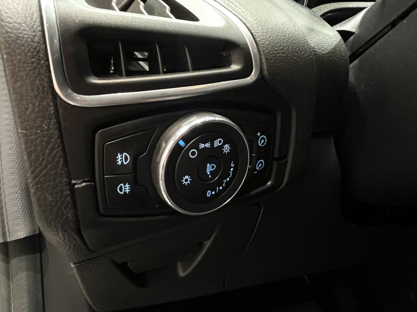 ford-focus-2012-1086-12