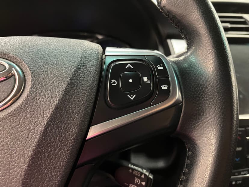 toyota-camry-2017-56-12