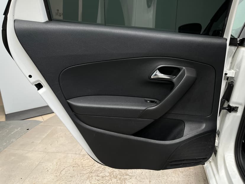 volkswagen-polo-2012-1138-5