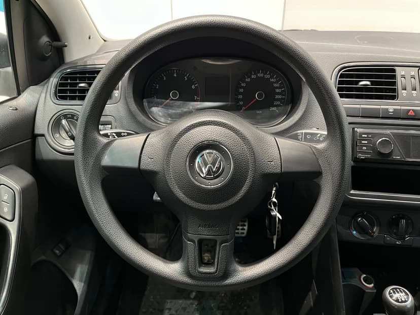 volkswagen-polo-2012-1138-8