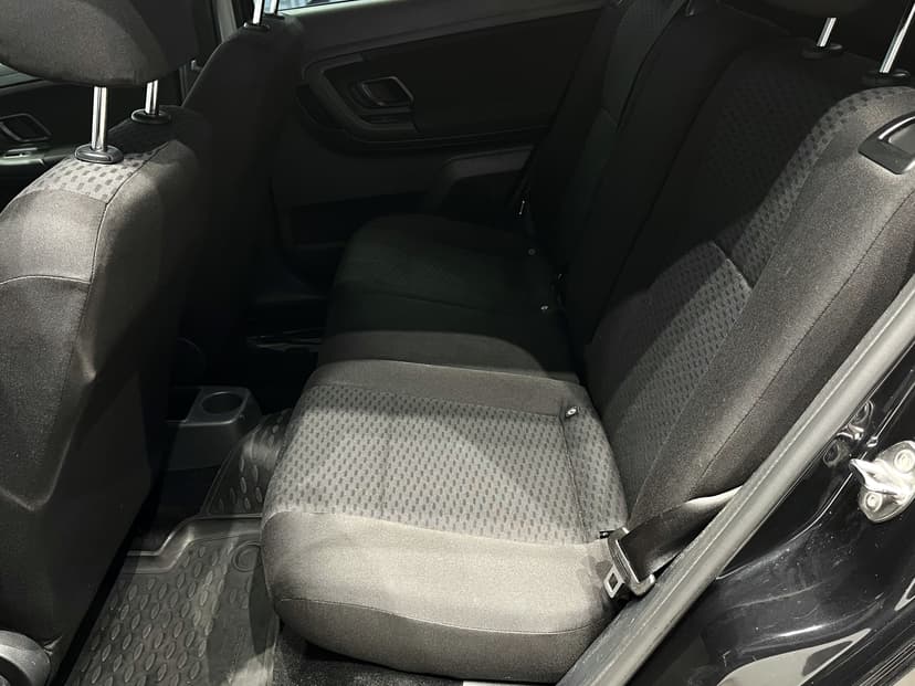 skoda-fabia-2013-1173-16