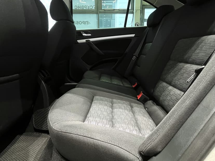 skoda-octavia-2011-1028-22