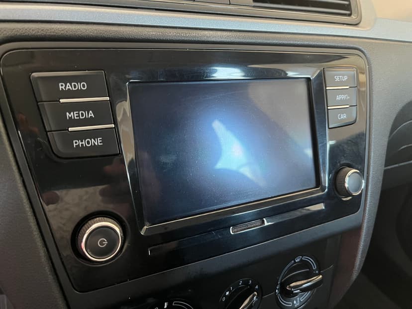 skoda-rapid-2019-232-12