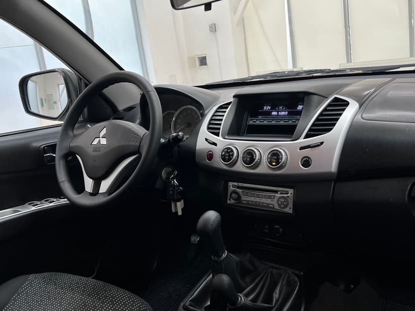 mitsubishi-l200-2014-379-25