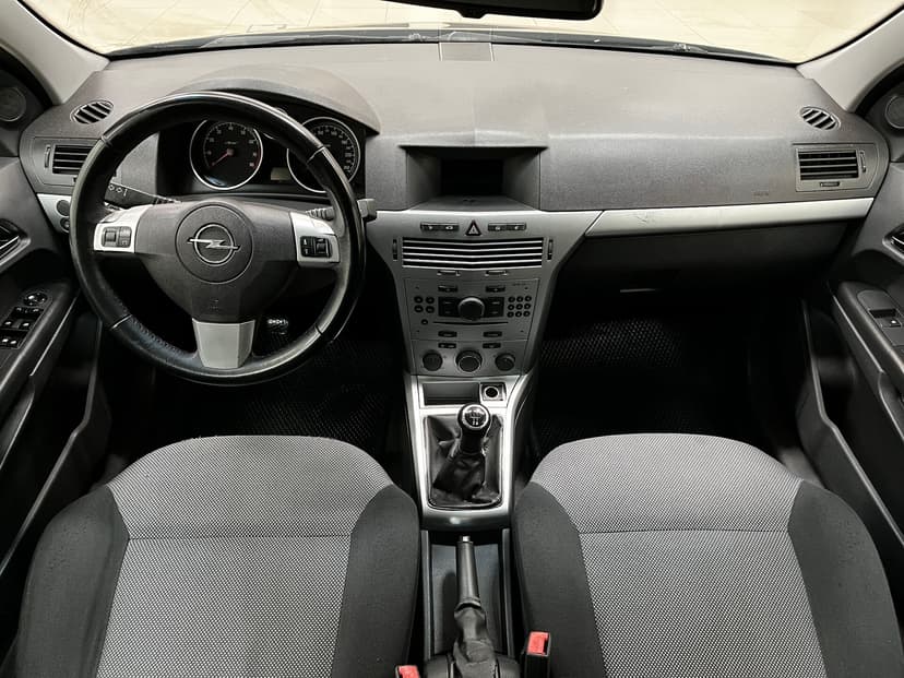 opel-astra-2013-677-10