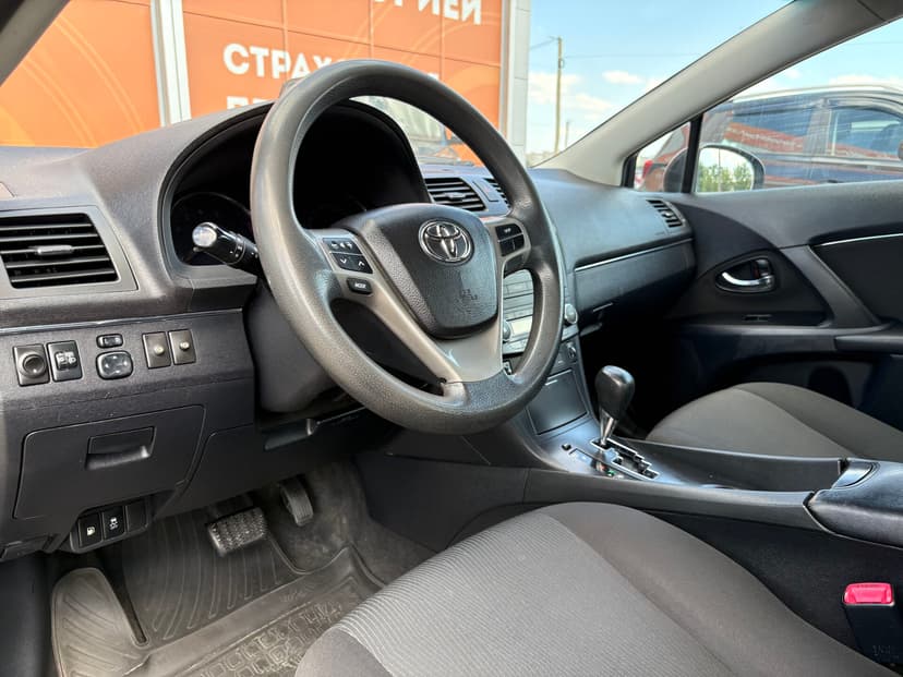 toyota-avensis-2010-185-19
