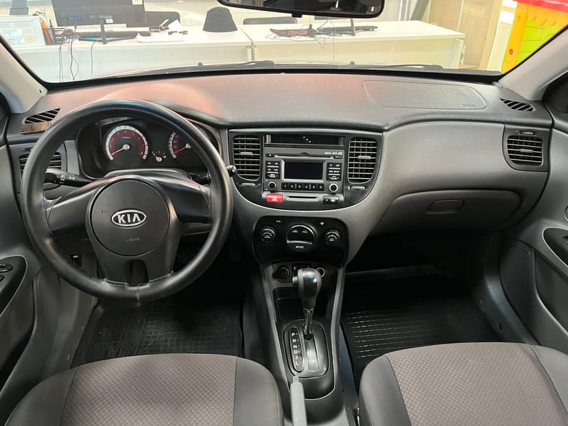 kia-rio-2010-188-16
