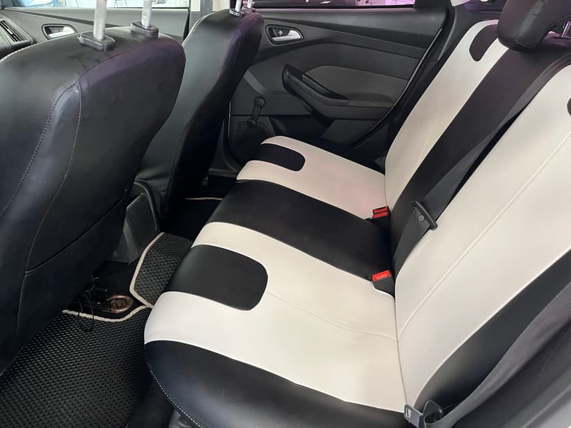 ford-focus-2012-25-22