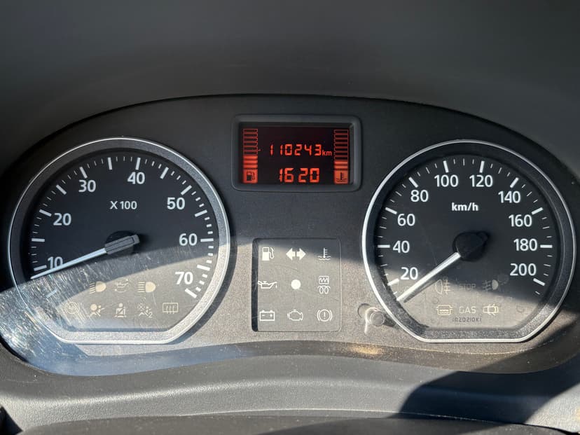 renault-logan-2011-173-12