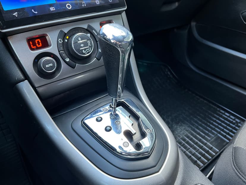 peugeot-308-2011-41-12