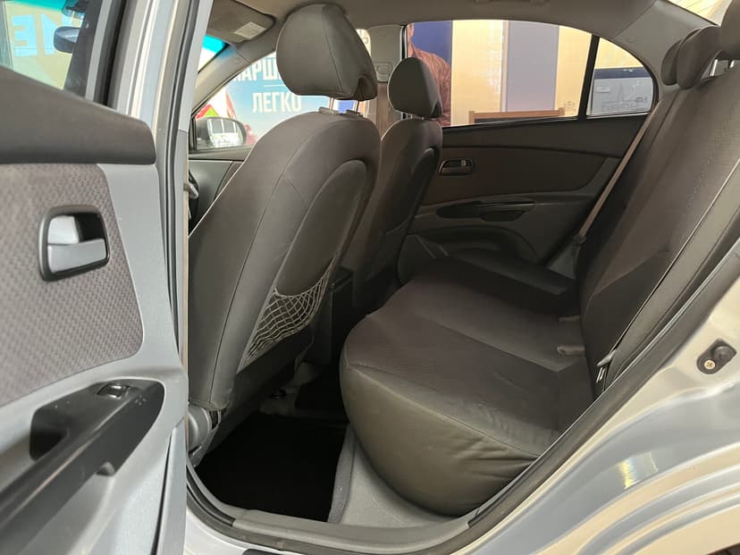 kia-rio-2010-188-22