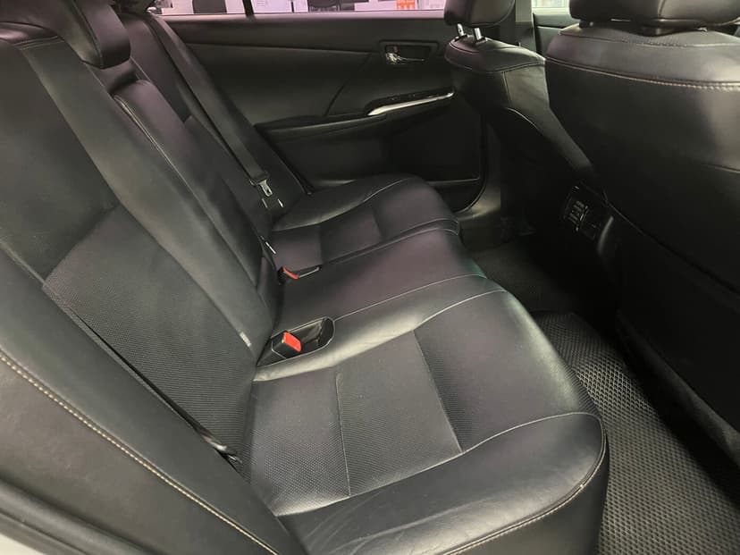toyota-camry-2017-56-25