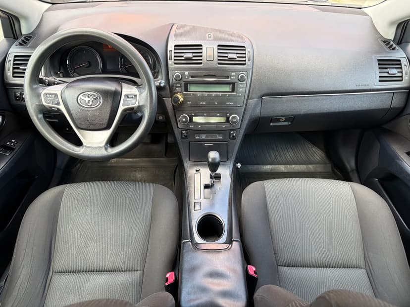 toyota-avensis-2010-185-10