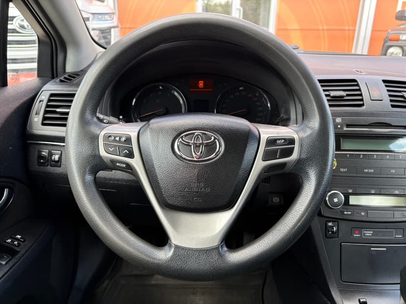 toyota-avensis-2010-185-11
