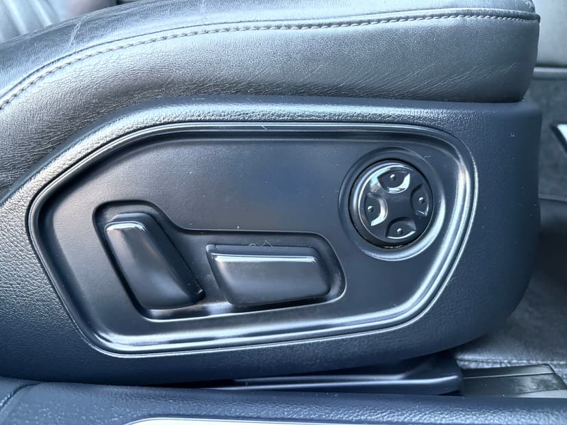 audi-a8-2011-360-23
