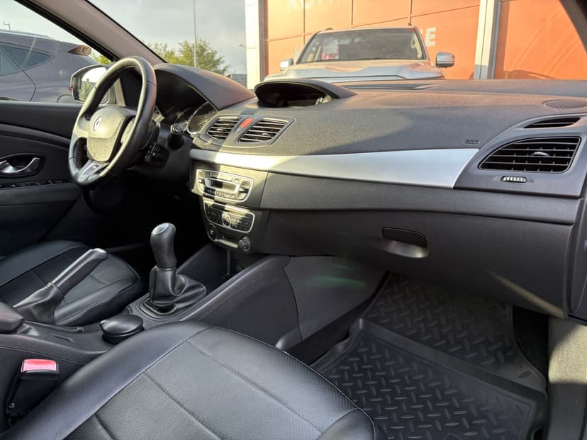 renault-fluence-2010-248-11