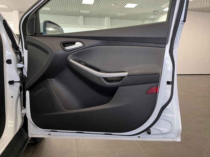 ford-focus-2012-25-25