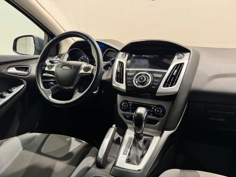 ford-focus-2011-966-16