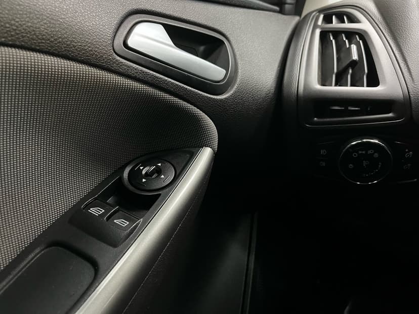 ford-focus-2015-164-12