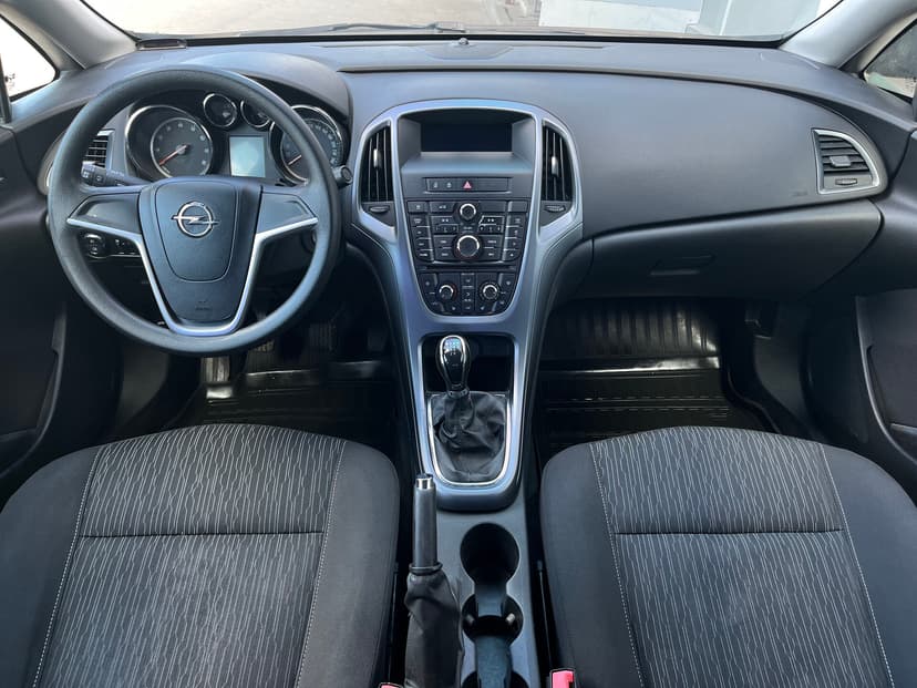 opel-astra-2013-57-8