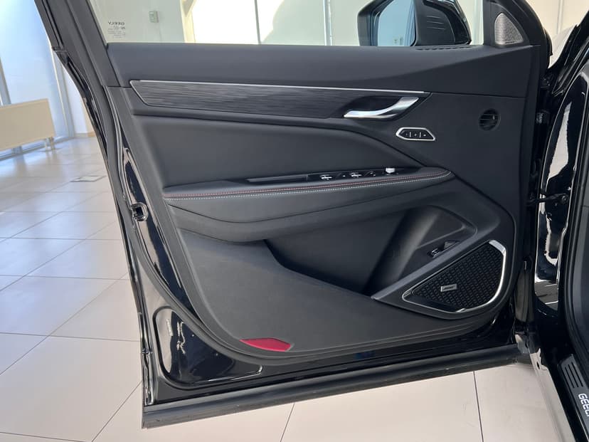 geely-tugella-2023-368-15