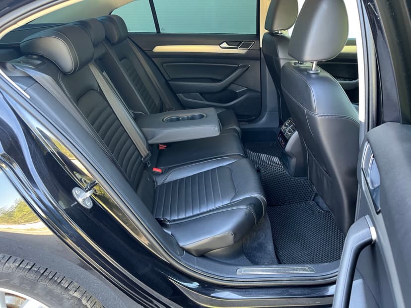 volkswagen-passat-2018-61-26