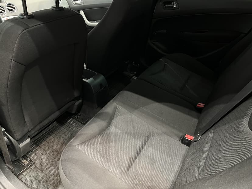 peugeot-308-2010-1132-11