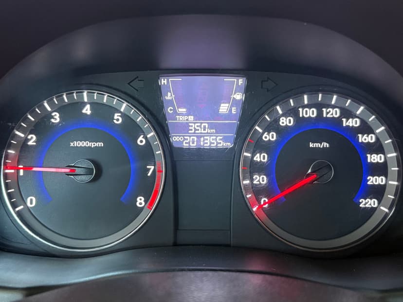 hyundai-solaris-2011-181-14