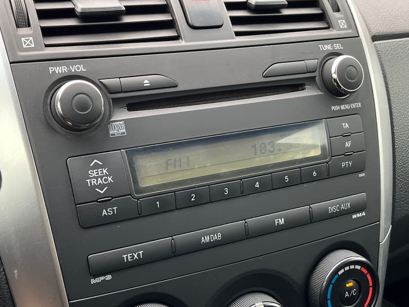 toyota-corolla-2010-42-9