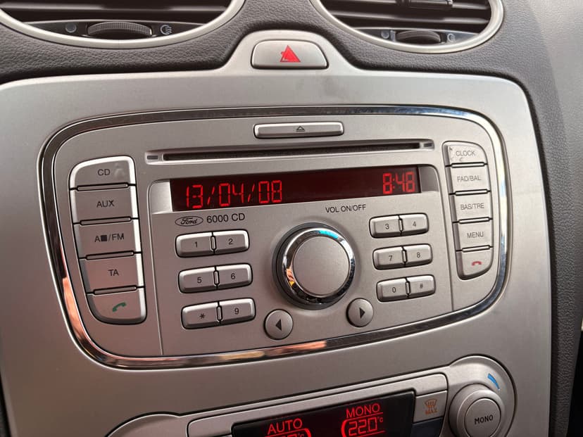 ford-focus-2008-323-13