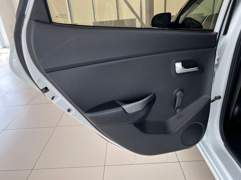 kia-rio-2014-363-27