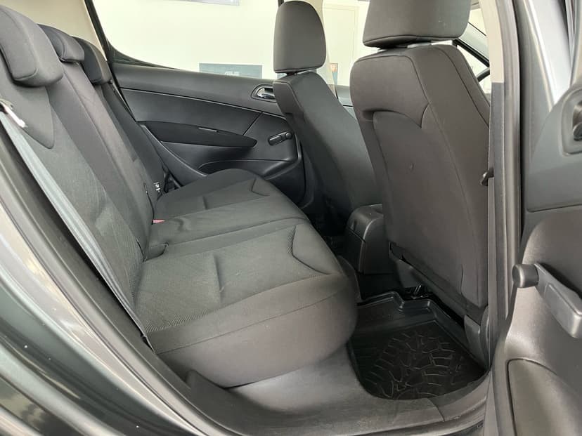 peugeot-308-2011-165-24