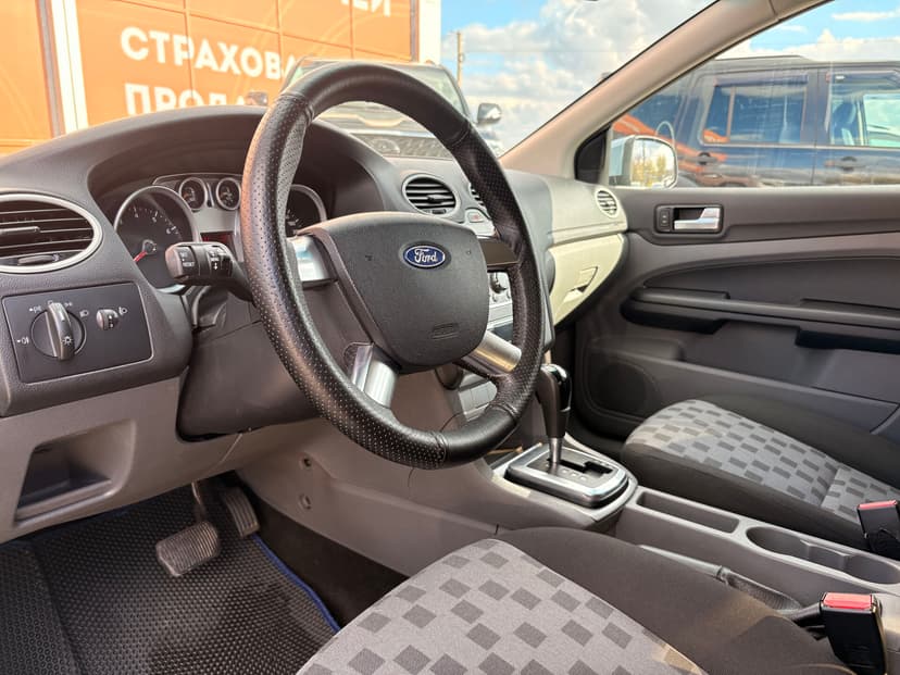 ford-focus-2008-323-18