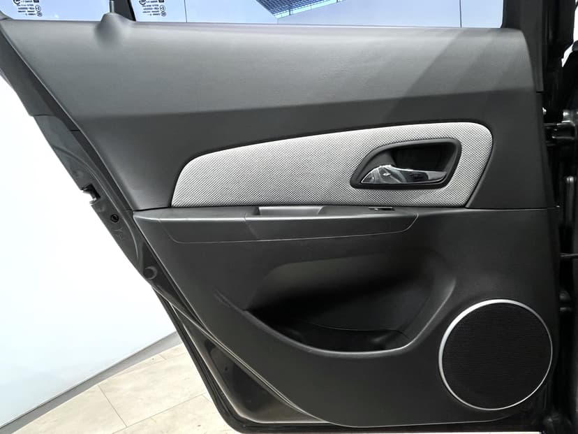 chevrolet-cruze-2012-1136-11