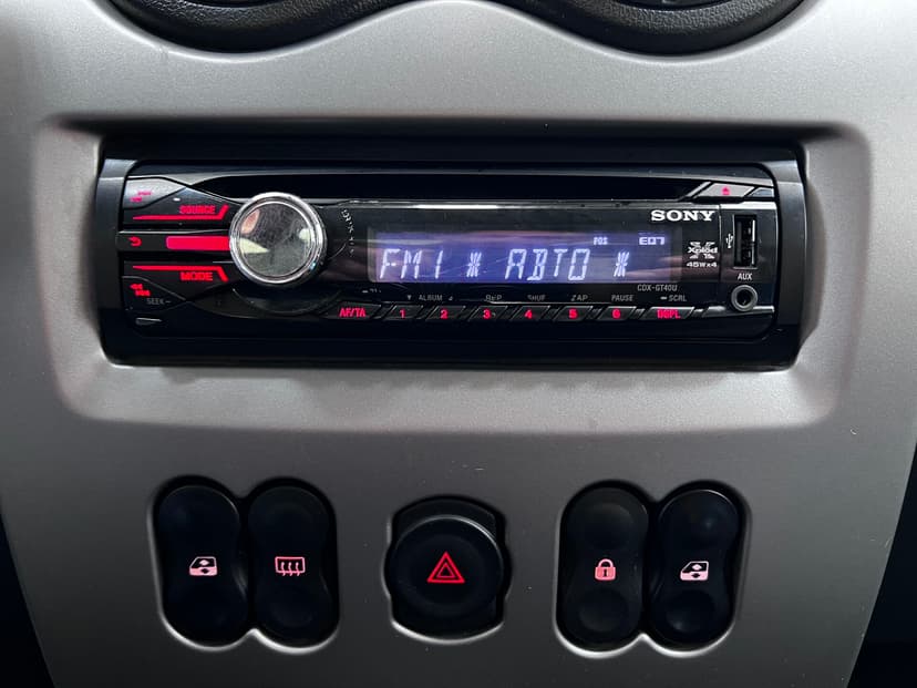 renault-logan-2012-270-15