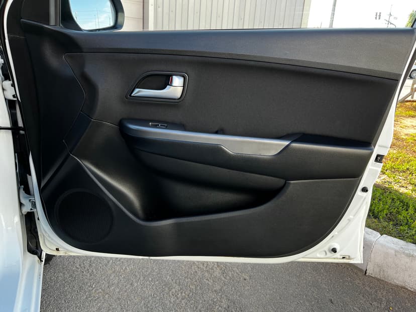 kia-rio-2016-556-23