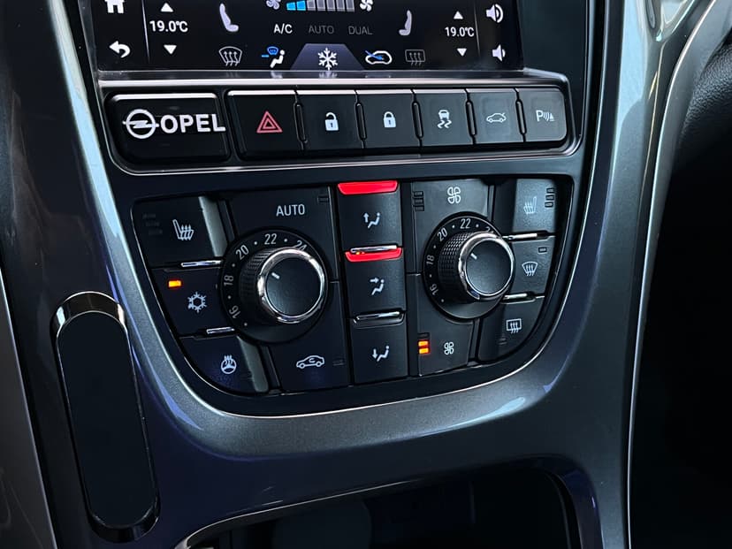 opel-astra-2013-77-17