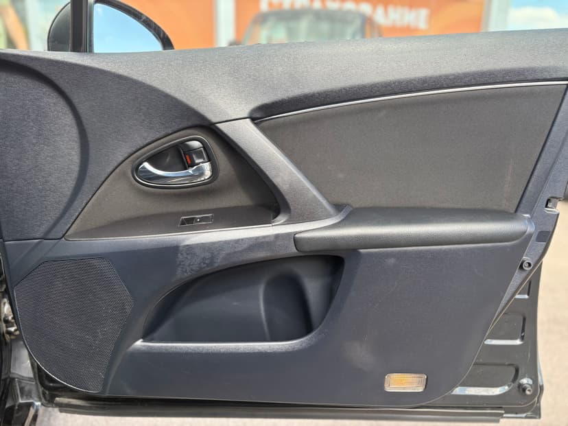 toyota-avensis-2010-185-24
