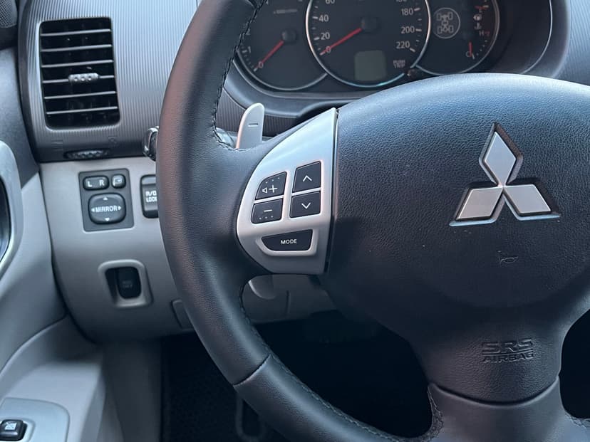 mitsubishi-pajero sport-2011-54-13