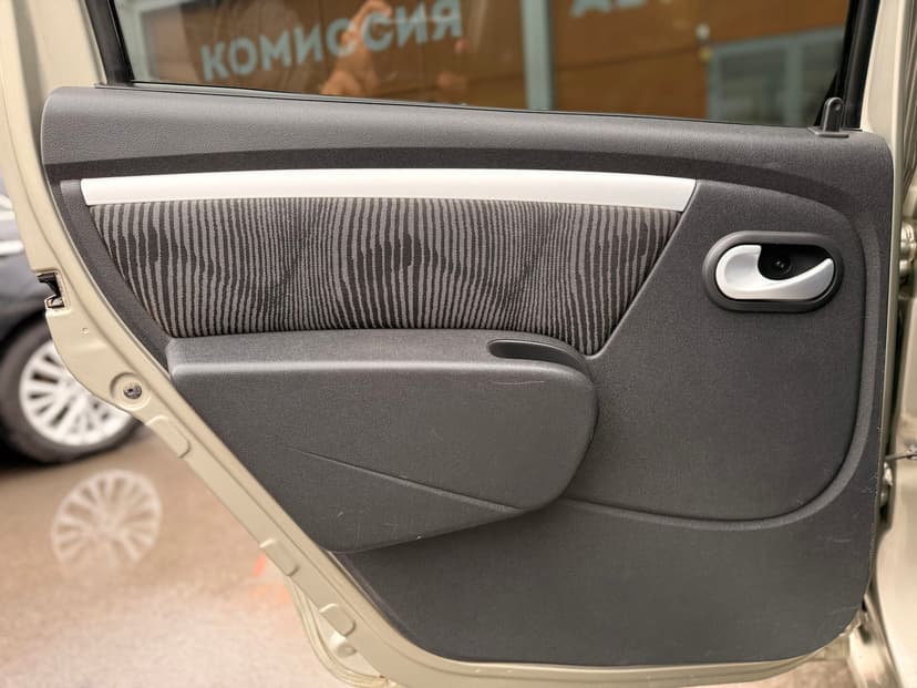 renault-logan-2011-576-27