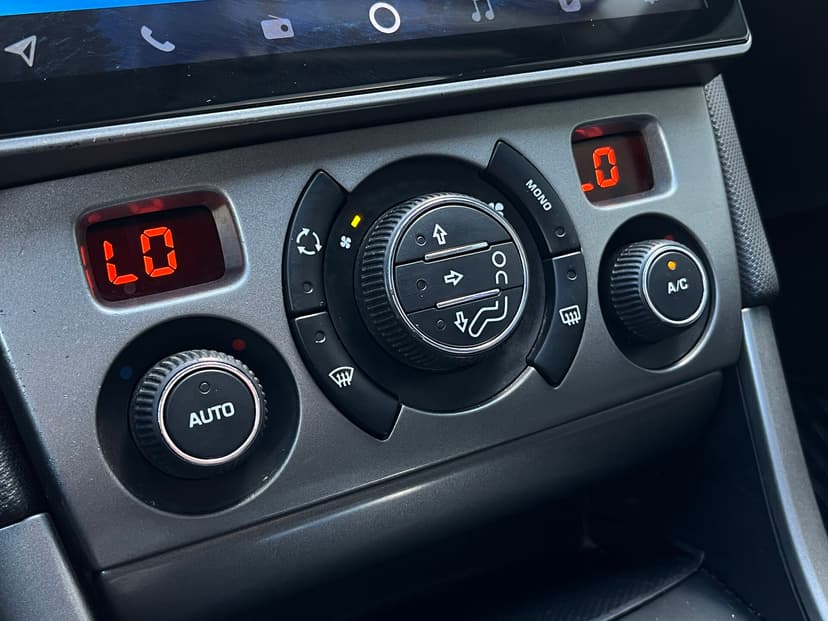 peugeot-308-2011-41-11