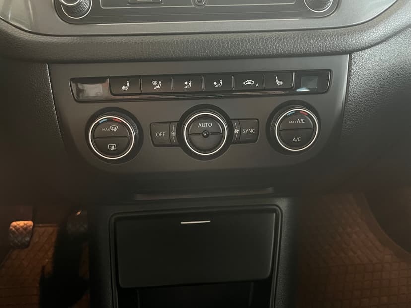 volkswagen-tiguan-2015-197-19