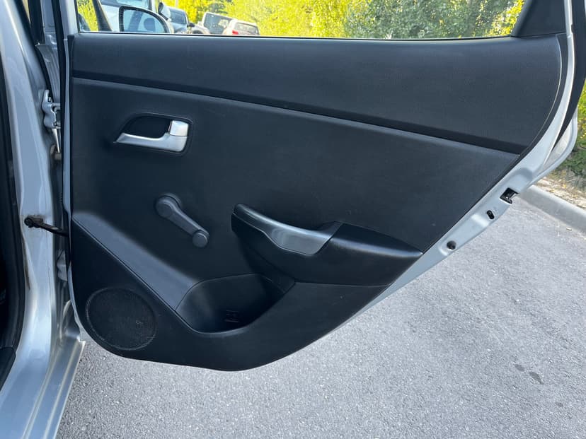 kia-rio-2015-100-19