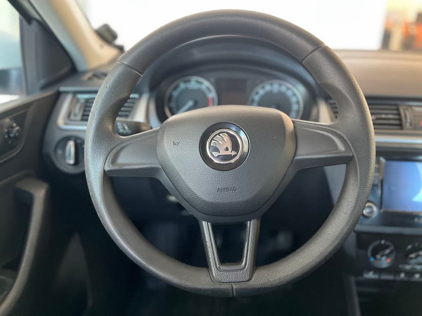skoda-rapid-2019-232-11