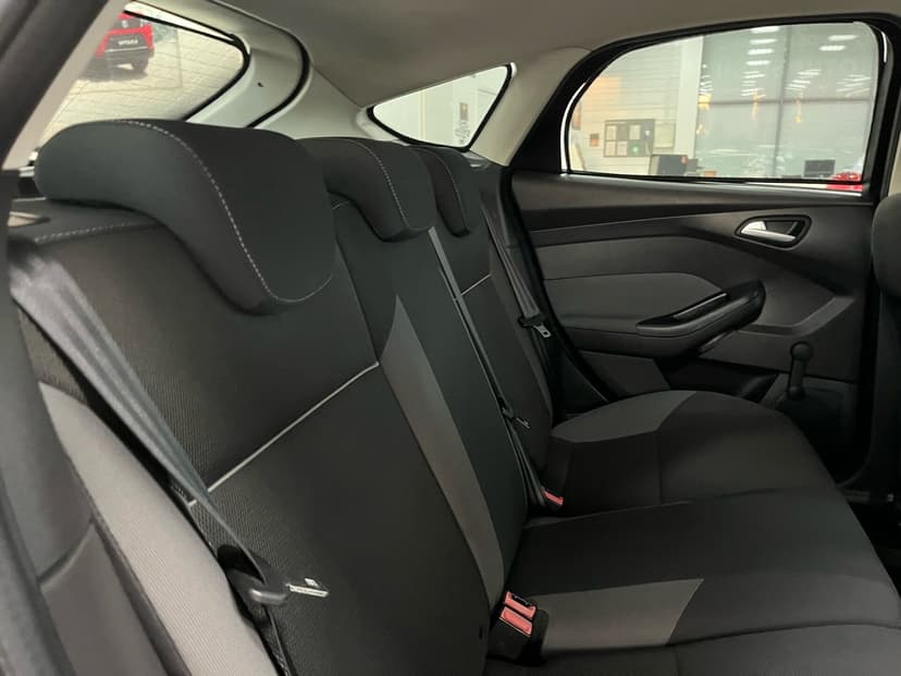 ford-focus-2015-164-31