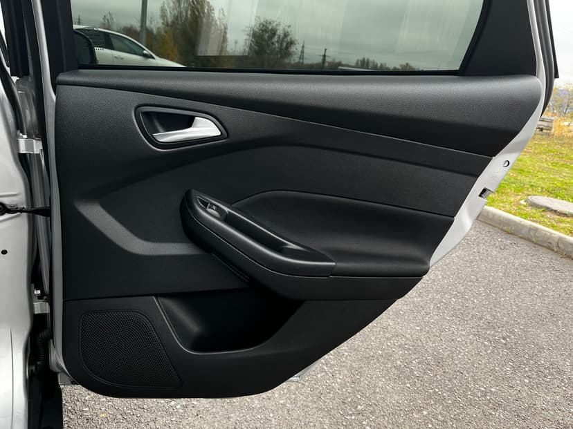 ford-focus-2017-345-25