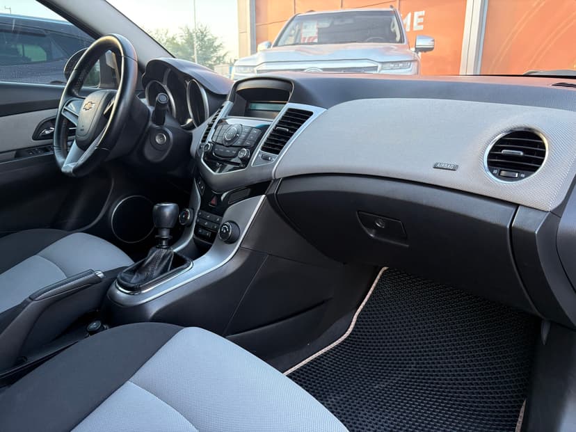 chevrolet-cruze-2012-182-21
