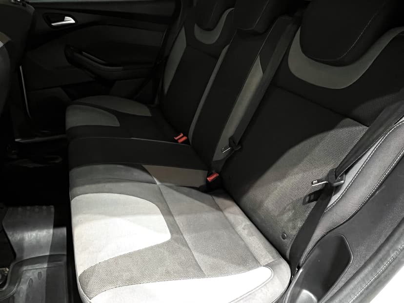 ford-focus-2012-1086-21