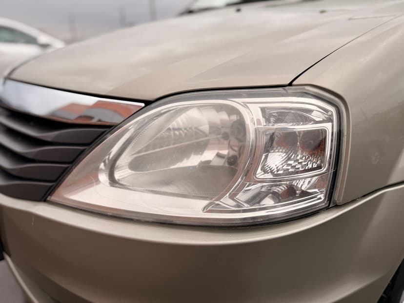 renault-logan-2011-576-8