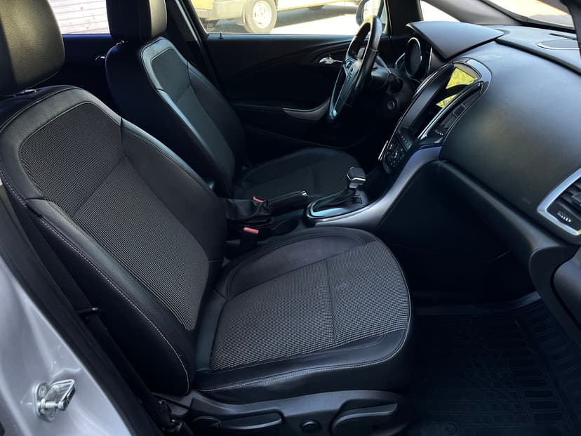 opel-astra-2013-77-29